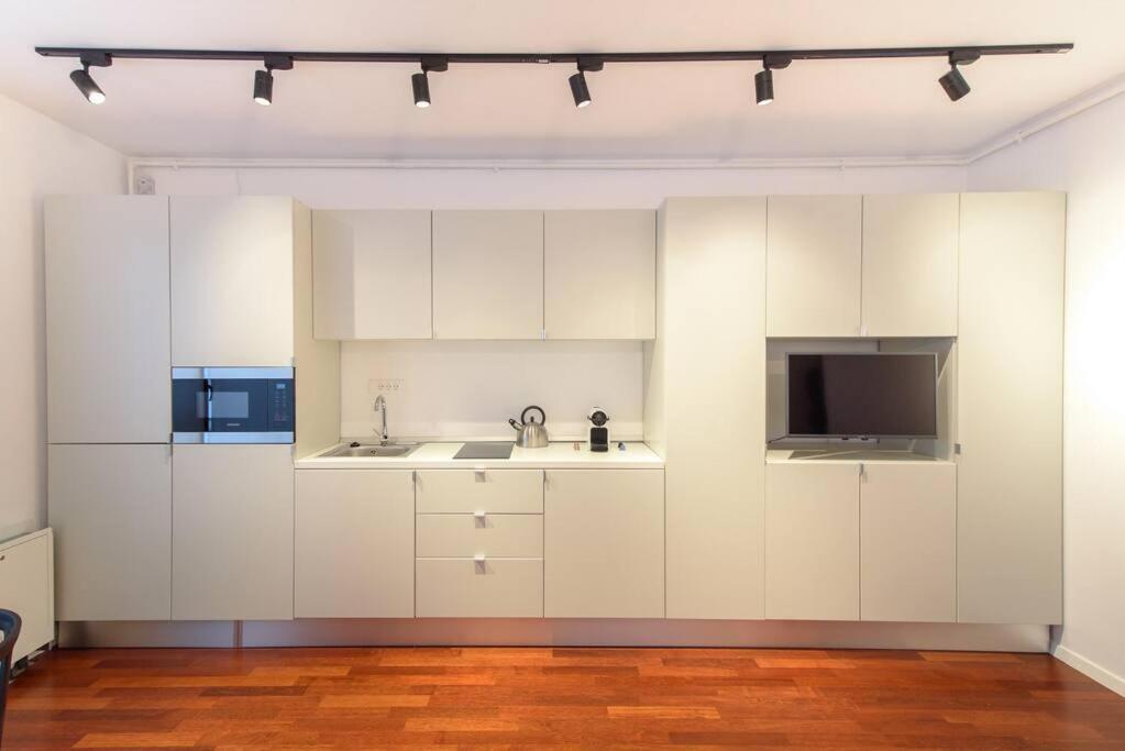 Bianco 16 - Central Studio Universitate - Old Town Bukares Bagian luar foto