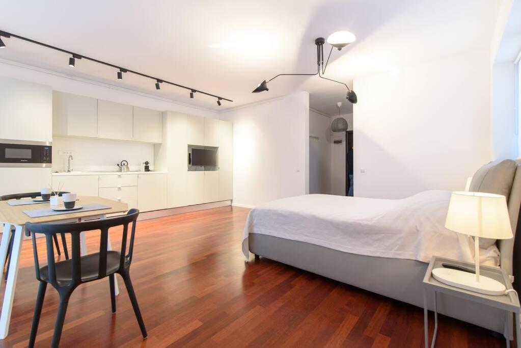 Bianco 16 - Central Studio Universitate - Old Town Bukares Bagian luar foto