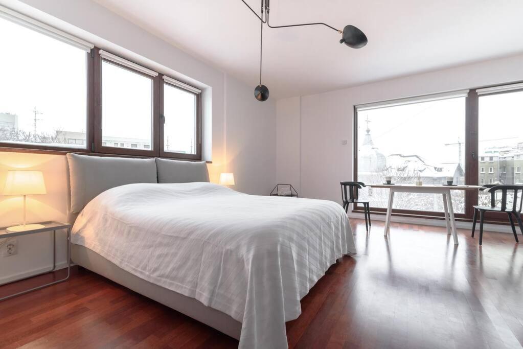 Bianco 16 - Central Studio Universitate - Old Town Bukares Bagian luar foto